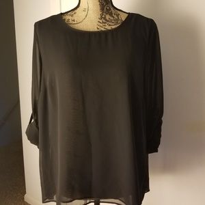 Jennifer Lopez-Black Pleated Shirt